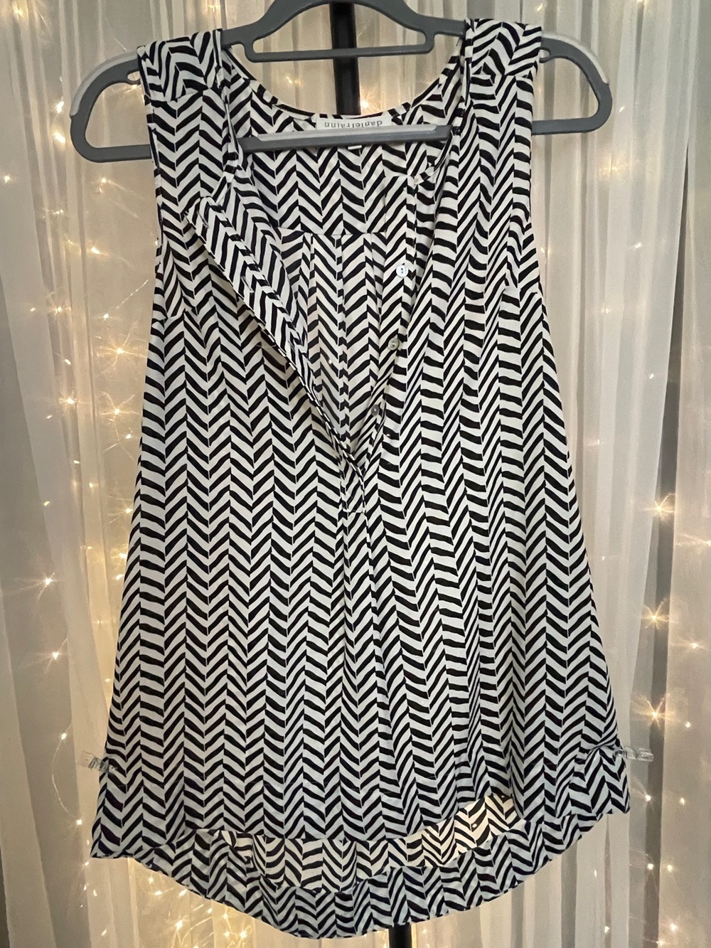Daniel Rainn Black and White Chevron Top